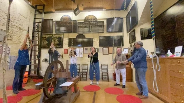 Just 8 for #evensong ringing so lots of rounds on 8; PBD with So-Shan and Kate both in 👍🏻; Stedman Doubles; places for Catherine and some lovely call changes well rung by all, especially Catherine. And excellent lower by Kate on the tenor for the back 4 💪🏻 I stopped the video too soon! #kingstonbellringers #allsaintschurchkingston #kingstonuponthames