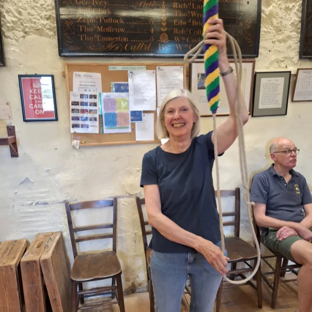 A first quarter peal of Stedman Triples for Pip, beautifully conducted by Fraser. Well done, all. We finished with more Stedman to take us all the way to Evensong. Go like on Bellboard! #quarterpealselfie #quarterpealmonth #bellringing #allsaintschurchkingston⛪️ #kingstonuponthames Report & 📸 @corneykate